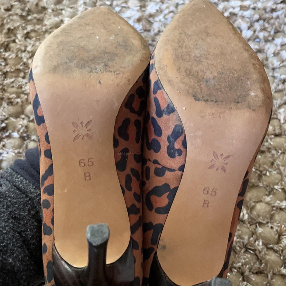 BCBG leopard pump - Picture 3 of 4